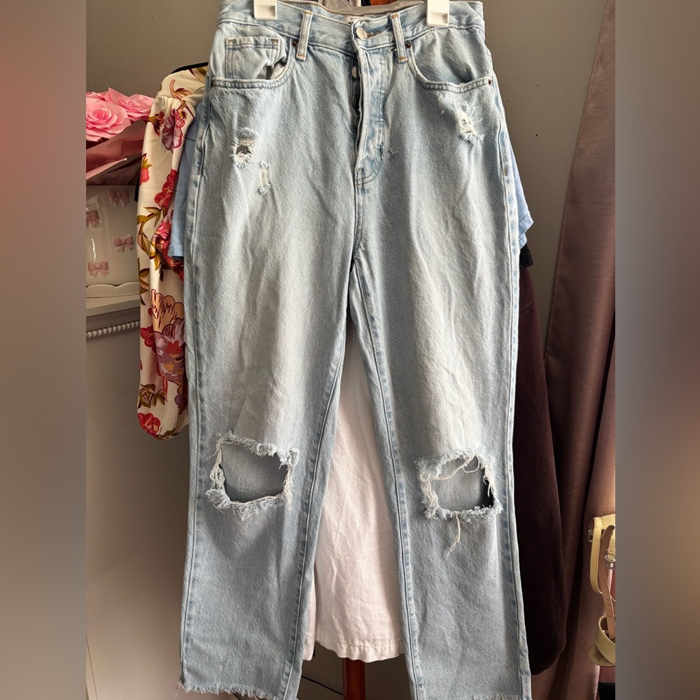 PacSun Light Wash Women's Cropped Jeans